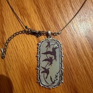 ⭐️2/10$ Silver Framed Bird Silhouette Pendant Necklace - Gray Background